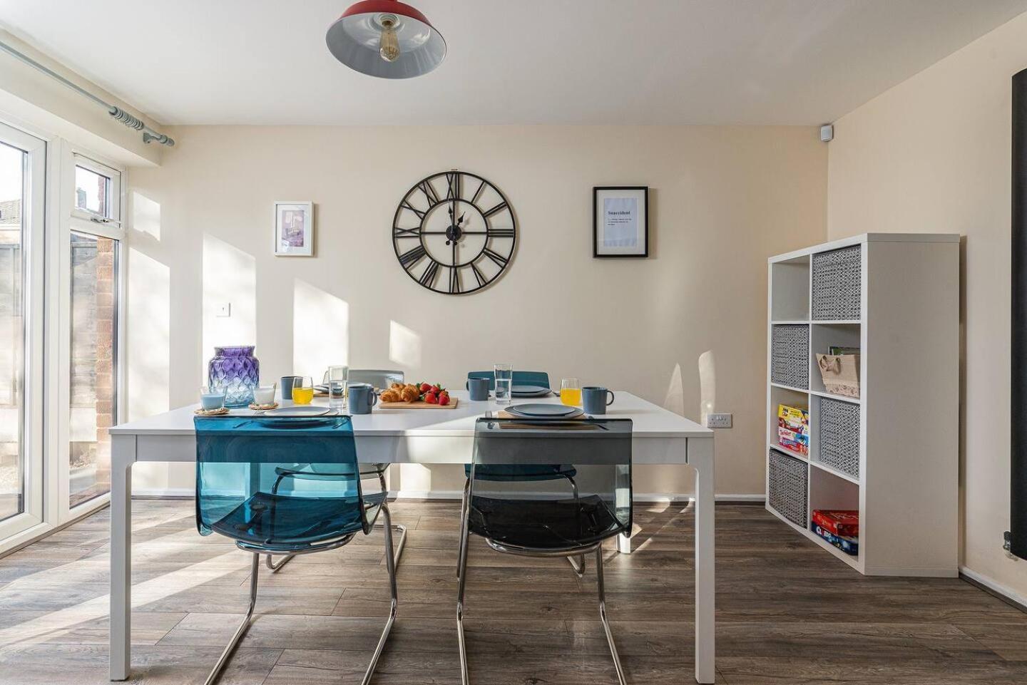 Dudley-Hospital-3Bed-Parking-Long Stay-Contractor 브라이얼리 힐 외부 사진